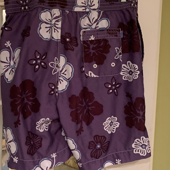 Tommy Bahama swim shorts - Picture 2 of 3